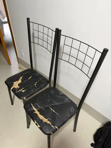 2 Cadeiras para mesa