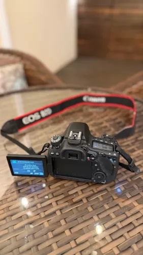 CANON EOS 80D + LENTE 18-135mm IS USM NANO USM + ACESSÓRIOS
