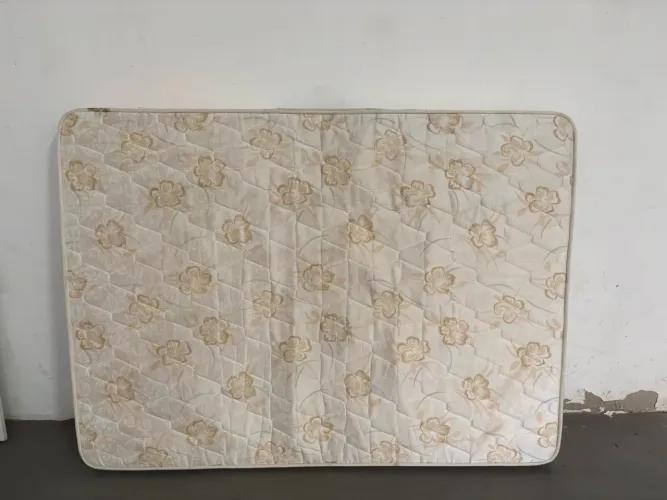 Vendo colchão Polarís D28, tamanho casal (138 x 188 cm).