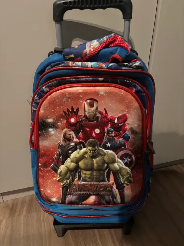 Mochila rodinha avengers