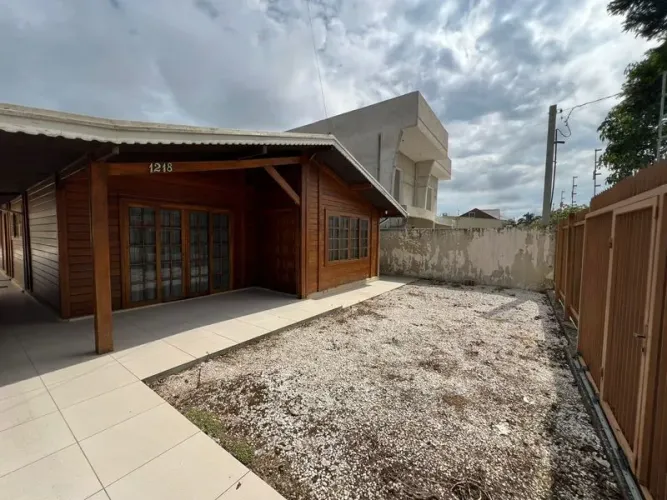 Casa com 3 Quarto(s) e 3 banheiro(s) para Alugar, 700 m² por R$ 4023 / Mês