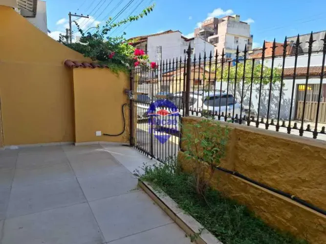 Casa de rua : / Residencial / Centro
