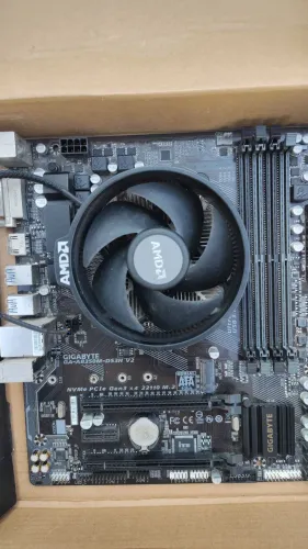 Placa-mãe Gigabyte GA-AB350M-DS3H V2 + Processador AMD Ryzen 5 1400