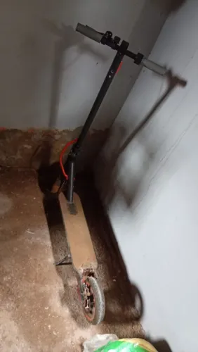 Vendo patinete elétrico adulto valor dois mil reais quem quiser comprar chama no chat olx