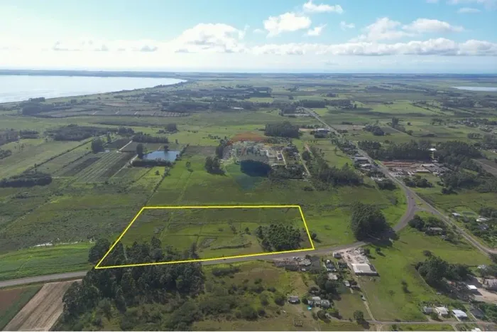 Área com 6,8 hectares na Rota do Sol à Venda