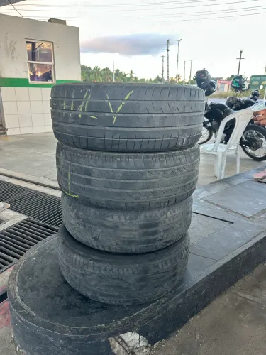 4 pneus R 17 - 215/55