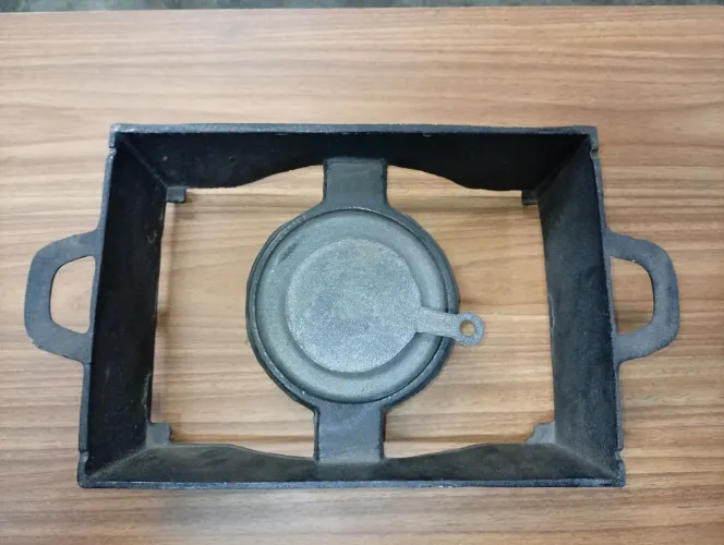 Chapa ferro fundido 35x25 com fogareiro alça madeira 