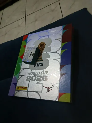 Álbum  tá copa  completo  e tem 108 figurinha  repetidas  e as figurinhas  e originais 