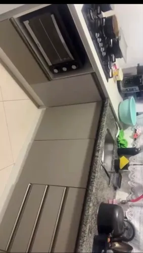 Pia de cozinha com armários planejadas 