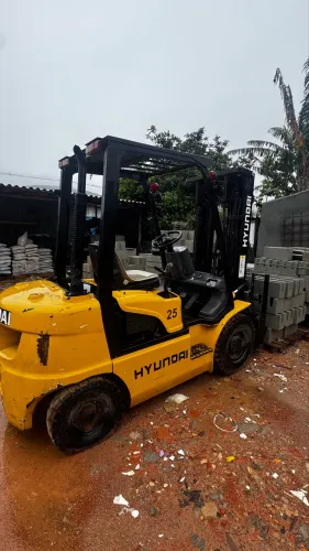 Empilhadeira Hyundai 2.5toneladas duplex