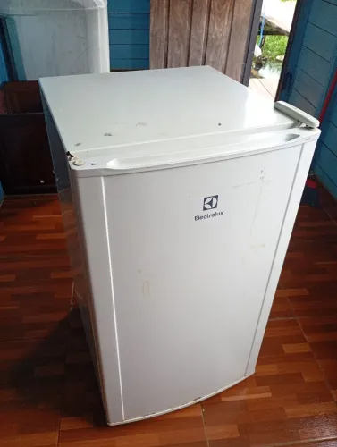 Vende-se frigobar com defeito para vir buscar 
