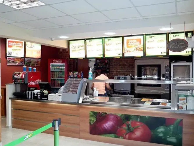 Balcão refrigerado e balcão de atendimento