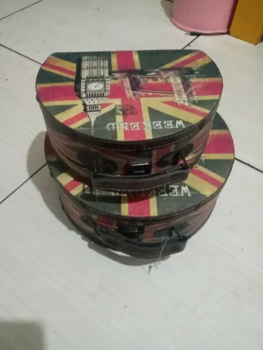 conjunto de duas maletas decorativas vintage com estampa de Londres