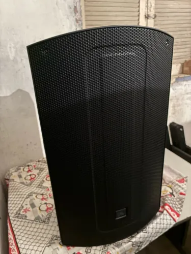 Caixa de som ativa JBL Max 15