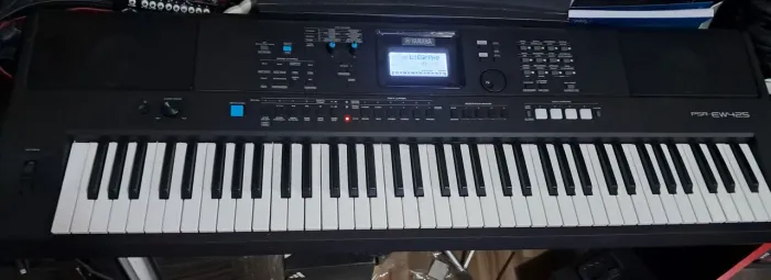 Teclado Yamaha EW 425