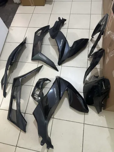 VENDO CARENAGENS PCX 160 2024