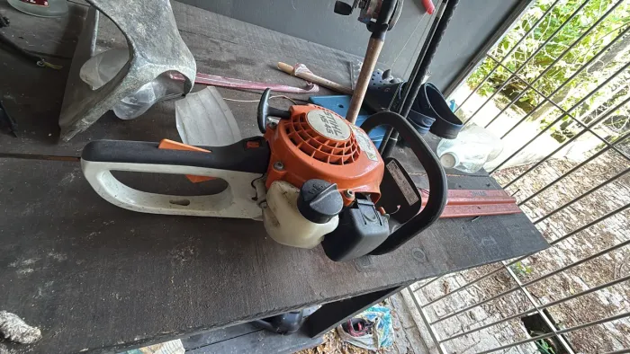 Máquina stihl Hs45 pouco usada, semi nova