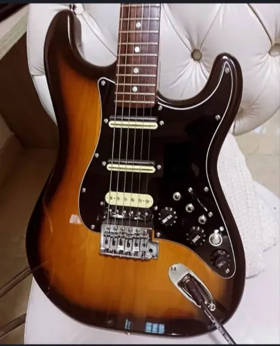 Guitarra Aria pro ll Strato + pedais