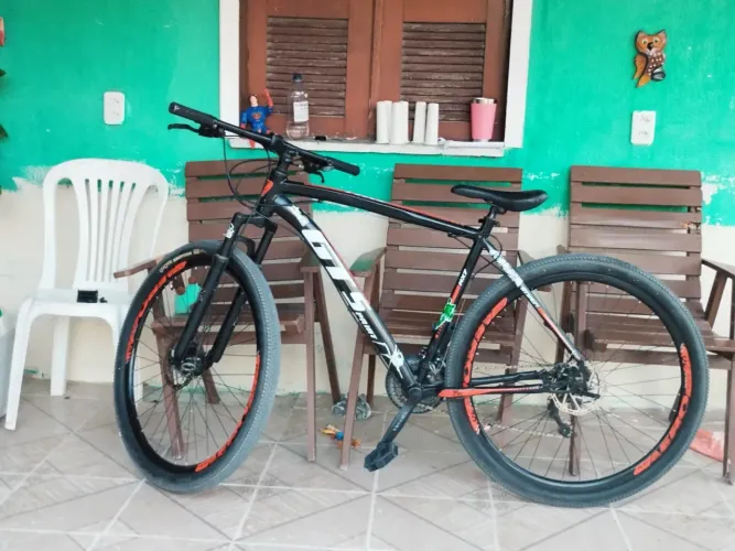 Bicicleta aro 29, freio a disco, marcha de 8 velocidades 
