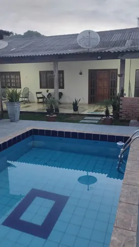 Casa com 03 quartos+piscina+ponto comercial , apta para financiamento