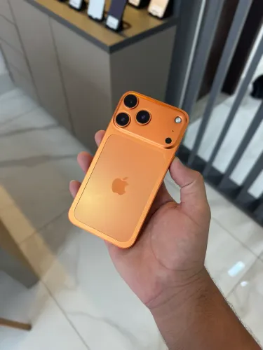 iPhone 11 64 gigas transformado no 17 pro laranja 