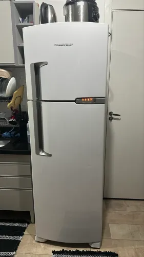 Geladeira Brastemp Frost Free Duplex com painel eletrônico