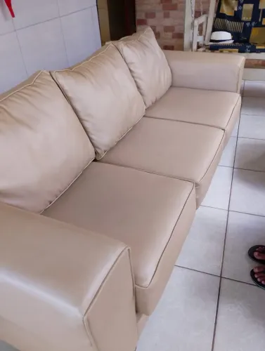 Vende-se um sofá retrátil cor bege