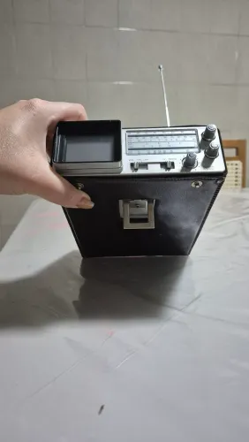 rádio e televisão portátil Broksonic modelo Cirt 2097t