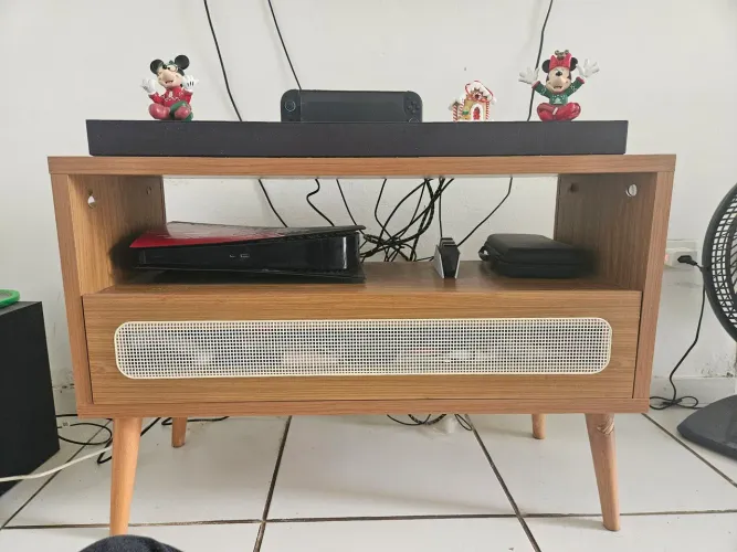 Rack com detalhes em palha