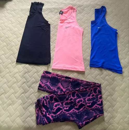 Lote de roupas de academia