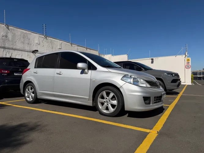 Nissan Tiida SL 1.8/1.8 Flex 16V Aut. 2012