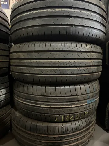 Pneus 225/55/17 marca Goodyear semi novos