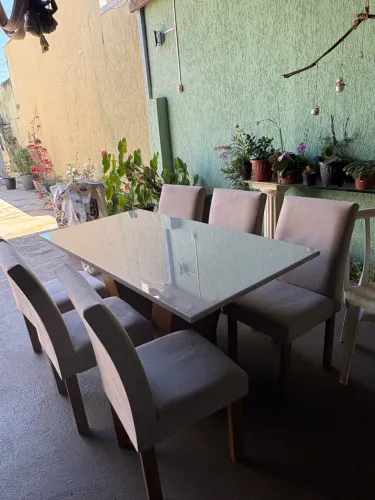 Mesa de Jantar com 6 cadeiras