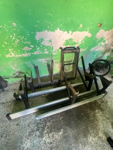 Vendo protetor lateral baú facchini com escada Iveco