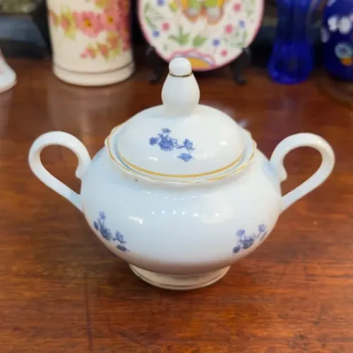 AÇUCAREIRO ANTIGO EM PORCELANA STEATITA.
