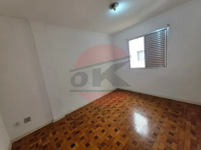 Bom apartamento 2.dormitorios, localizado à apenas 150m da estação São Joaquim do metrô