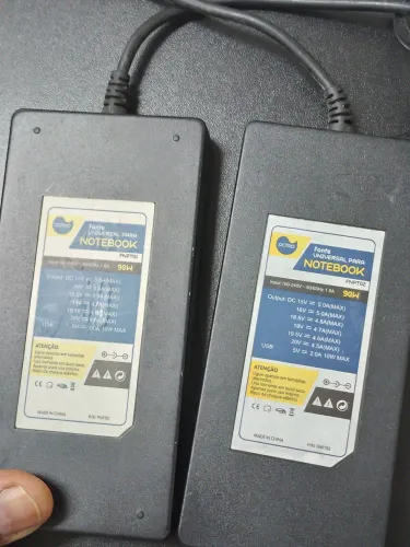 Fonte e carregador universal para notebook