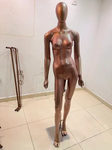Manequin de fibra rose gold