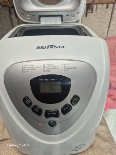 MÁQUINA DE PÃO BRITÂNIA 1200 127V