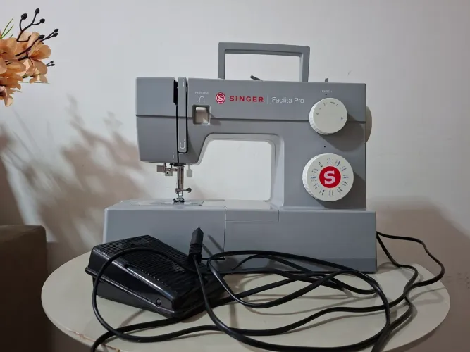 Máquina de Costura  Singer  4423 facilita Pro