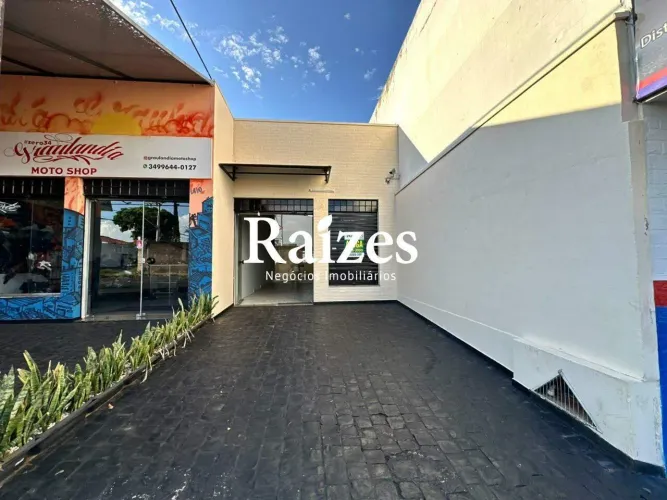 Loja comercial com 100 m² e vaga de estacionamento no Tubalina em Uberlândia
