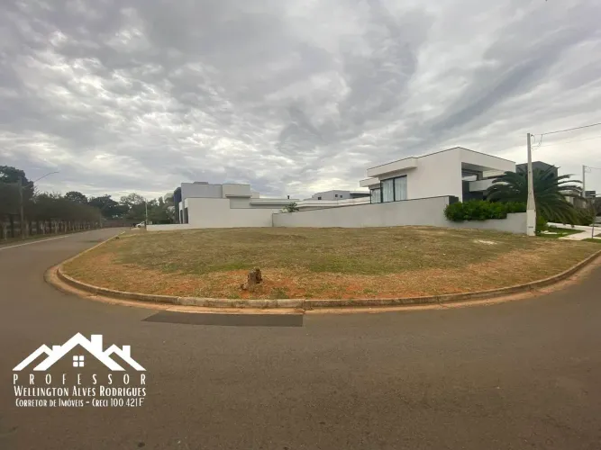 Terreno de esquina no Condomínio Residencial Ilha de Bali em Limeira-SP