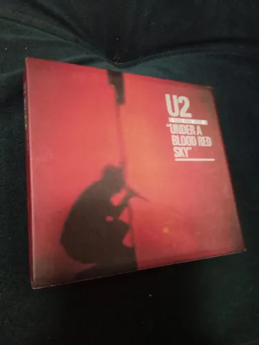 Box deluxe CD + DVD + livro raro U2 Live Under a Blood Red Sky