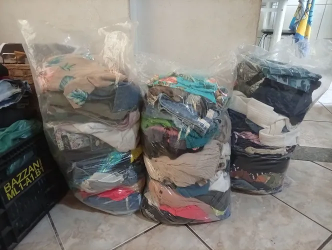 Vendo lote de roupas para brechó