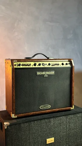 Amplificador Behringer ACX900