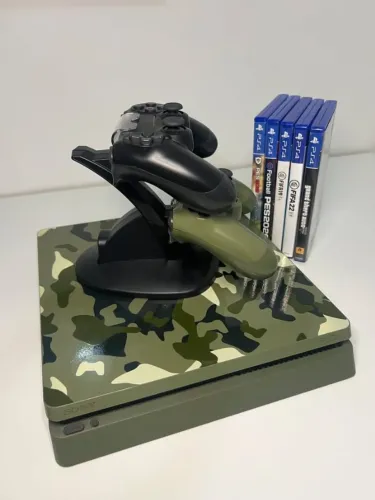 PS4 Slim 1TB + 2 Controles + 5 Jogos (GTA V) - Completo!