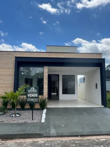 Lindíssima Casa Nova em Condomínio Fechado