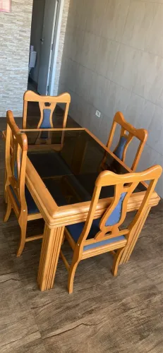 Mesa de madeira maciça 4 cadeiras 