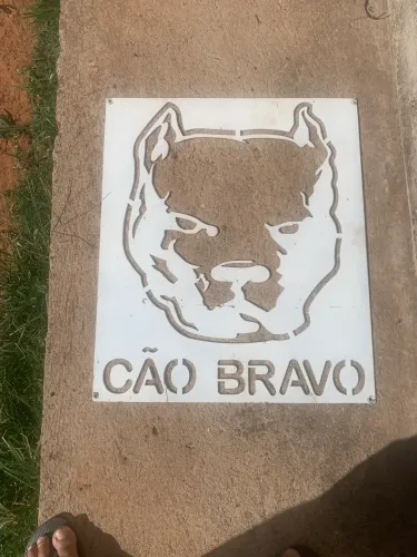 Placa de aviso cão bravo