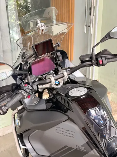 BMW GS 1250 Adventure Premium Triple Black 2022 - vendo ou troco
